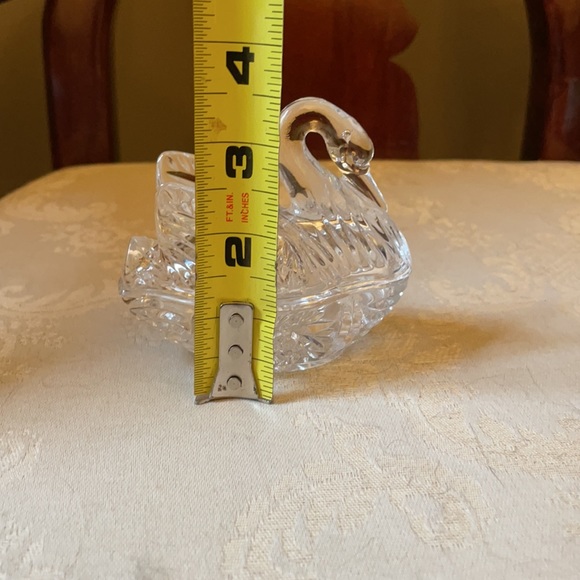 Vintage clear cut pressed glass swan trinket box - Picture 10 of 10